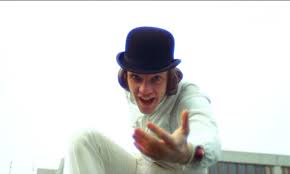 Scen från Clockwork Orange där Alex håller ut en ''hjälpande'' hand